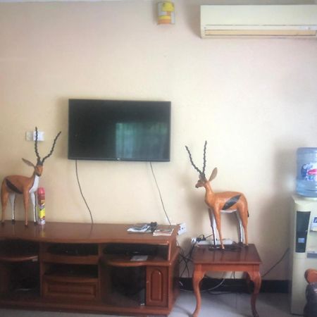 Tatys Homestay Дар ес Саалам Екстериор снимка
