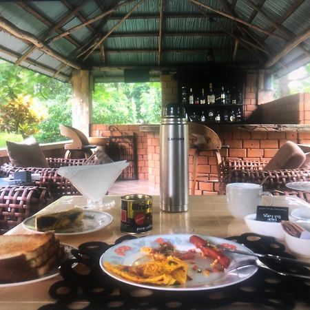 Tatys Homestay Дар ес Саалам Екстериор снимка