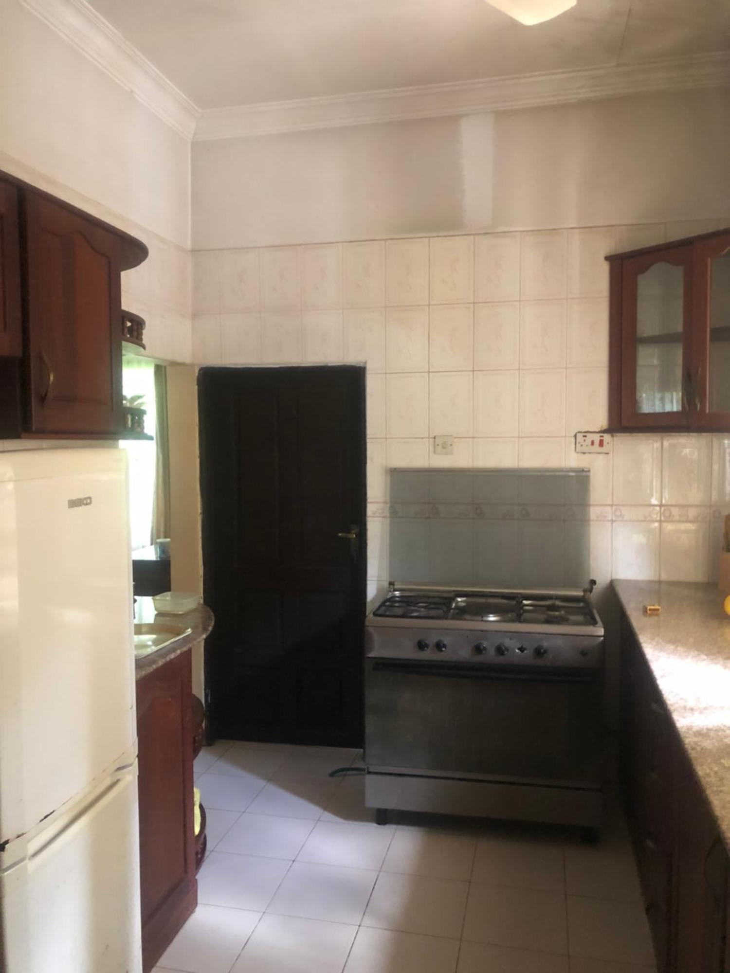 Tatys Homestay Дар ес Саалам Екстериор снимка