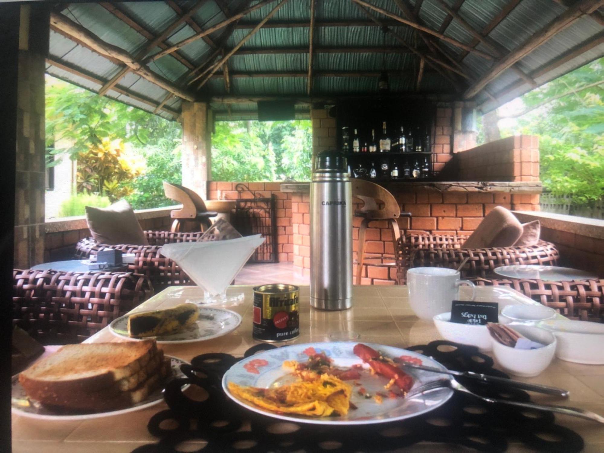 Tatys Homestay Дар ес Саалам Екстериор снимка
