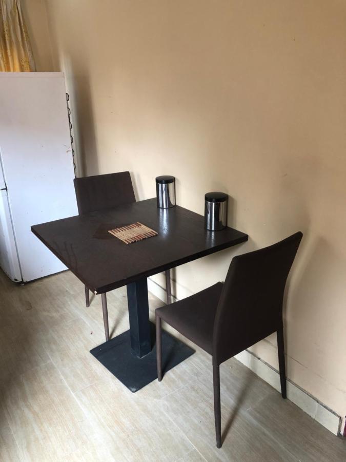 Tatys Homestay Дар ес Саалам Екстериор снимка