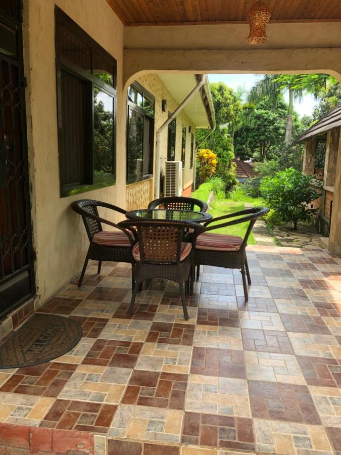 Tatys Homestay Дар ес Саалам Екстериор снимка
