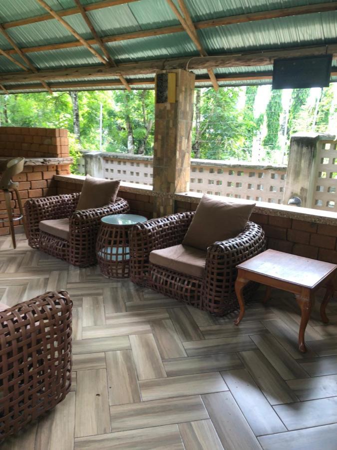 Tatys Homestay Дар ес Саалам Екстериор снимка