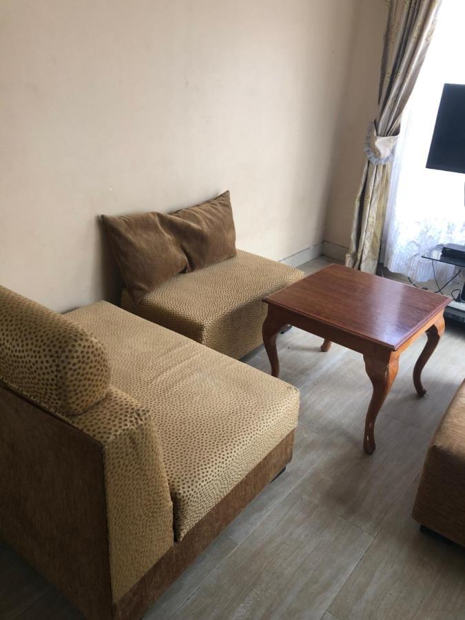 Tatys Homestay Дар ес Саалам Екстериор снимка