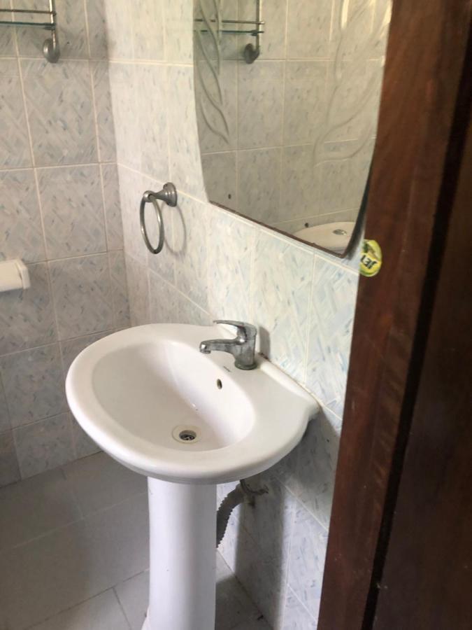 Tatys Homestay Дар ес Саалам Екстериор снимка